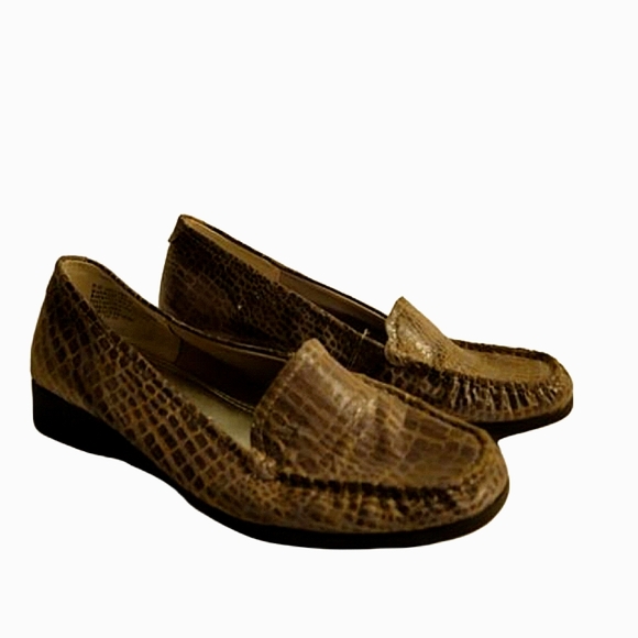Step into Sophistication: Anne Klein iflex Size 5 Ladies Loafers - Picture 3 of 3